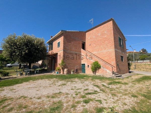casa indipendente in vendita a Castiglione del Lago