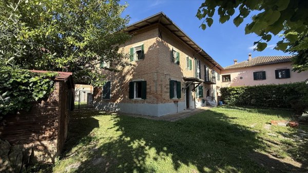 casa indipendente in vendita a Castiglione del Lago in zona Gioiella