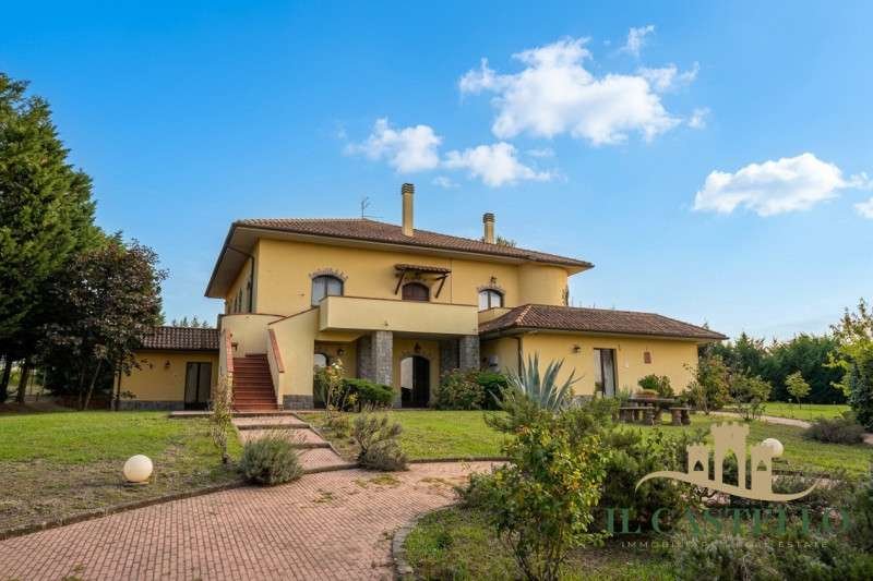casa indipendente in vendita a Castiglione del Lago