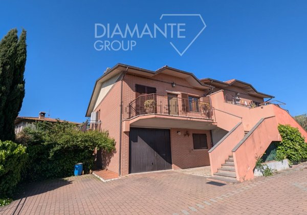 casa indipendente in vendita a Castiglione del Lago