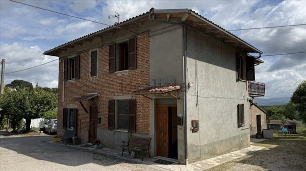 casa indipendente in vendita a Castiglione del Lago