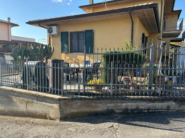 casa indipendente in vendita a Castiglione del Lago
