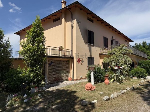 casa indipendente in vendita a Castiglione del Lago