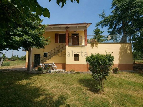 casa indipendente in vendita a Castiglione del Lago