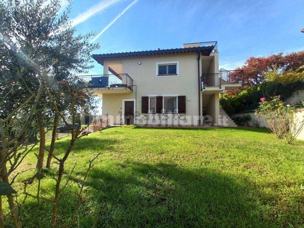 casa indipendente in vendita a Castiglione del Lago in zona Panicarola