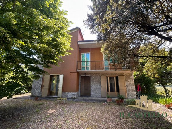 casa indipendente in vendita a Castiglione del Lago