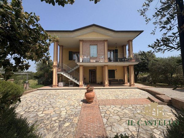 casa indipendente in vendita a Castiglione del Lago