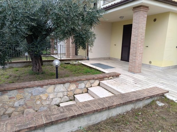 casa indipendente in vendita a Castiglione del Lago