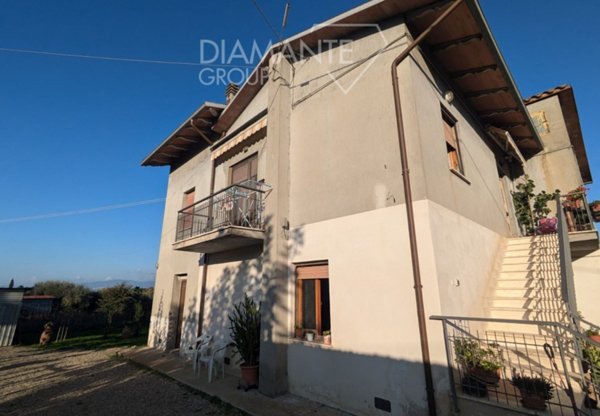casa indipendente in vendita a Castiglione del Lago