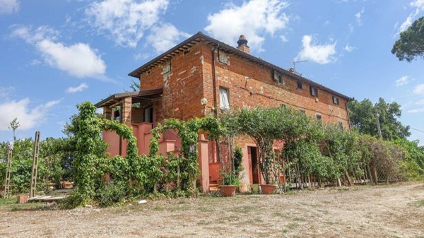 casale in vendita a Castiglione del Lago
