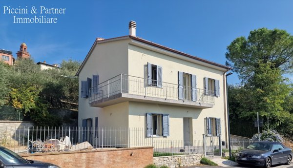 casa indipendente in vendita a Castiglione del Lago