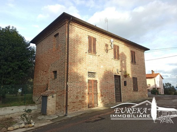 casa indipendente in vendita a Castiglione del Lago in zona Gioiella