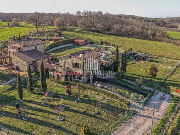 casa indipendente in vendita a Castiglione del Lago