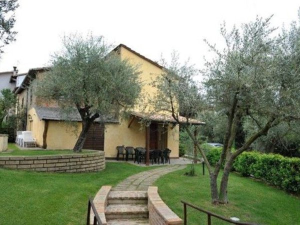 casa indipendente in vendita a Castiglione del Lago