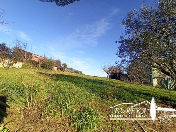 terreno edificabile in vendita a Castiglione del Lago in zona Gioiella