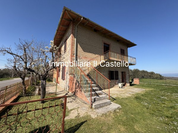 casa indipendente in vendita a Castiglione del Lago in zona Badia