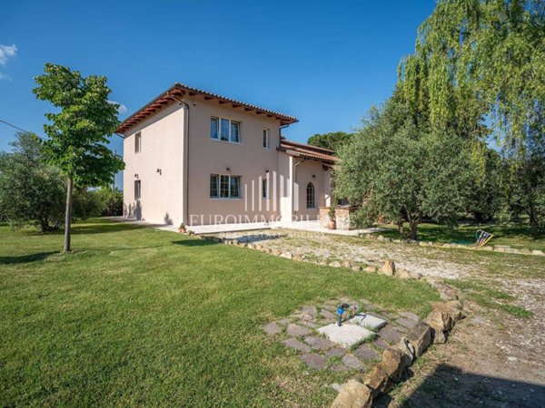casa indipendente in vendita a Castiglione del Lago