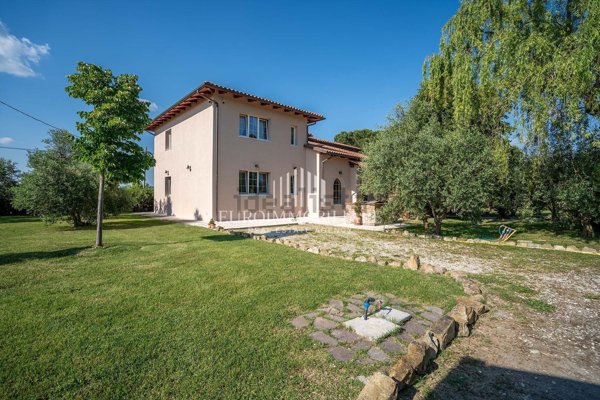 casa indipendente in vendita a Castiglione del Lago