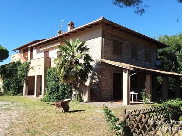 casa indipendente in vendita a Castiglione del Lago