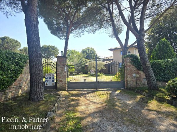 casa indipendente in vendita a Castiglione del Lago