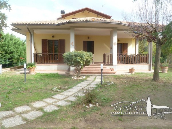 casa indipendente in vendita a Castiglione del Lago in zona Panicarola