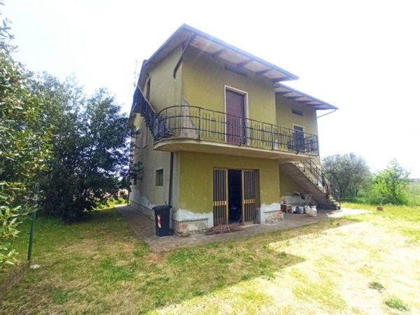 casa indipendente in vendita a Castiglione del Lago in zona Piana