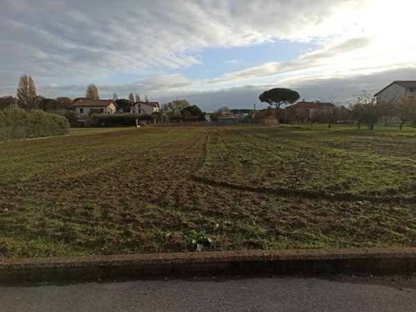 terreno edificabile in vendita a Castiglione del Lago in zona Piana