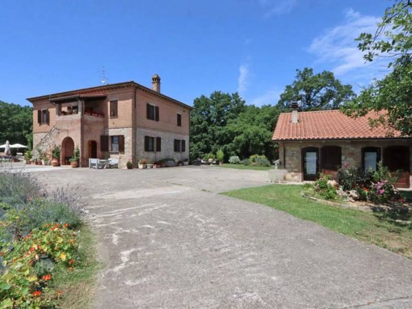 casa indipendente in vendita a Castiglione del Lago