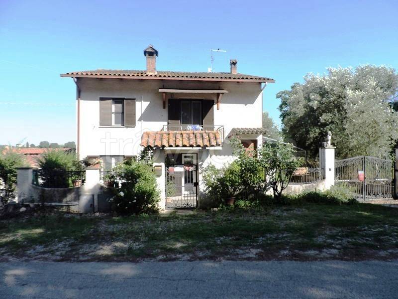 casa indipendente in vendita a Castiglione del Lago in zona Panicarola