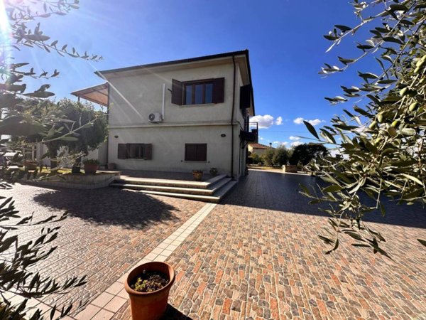casa indipendente in vendita a Castiglione del Lago in zona Panicarola