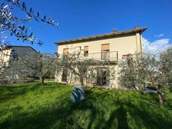 casa indipendente in vendita a Castiglione del Lago in zona Piana