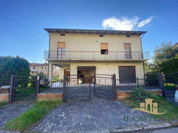 casa indipendente in vendita a Castiglione del Lago