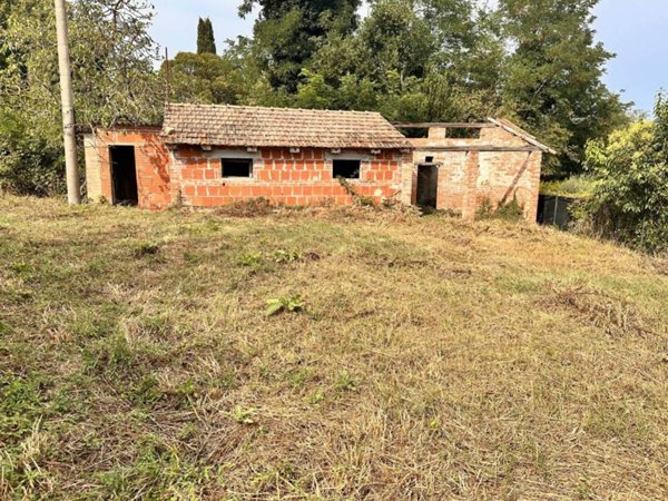 locale commerciale in vendita a Castiglione del Lago in zona Panicarola