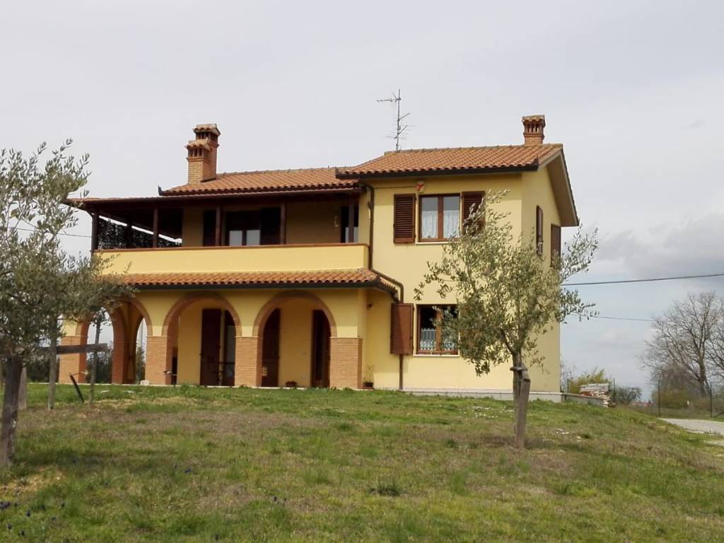 casa indipendente in vendita a Castiglione del Lago in zona Piana