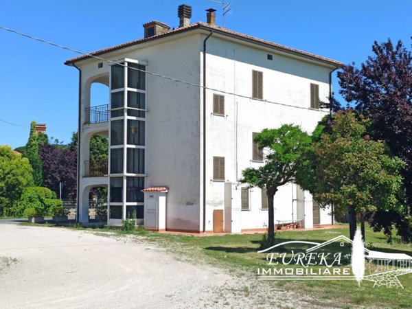 casa indipendente in vendita a Castiglione del Lago in zona Piana