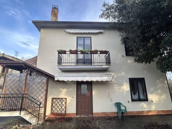 casa indipendente in vendita a Castiglione del Lago in zona Panicarola