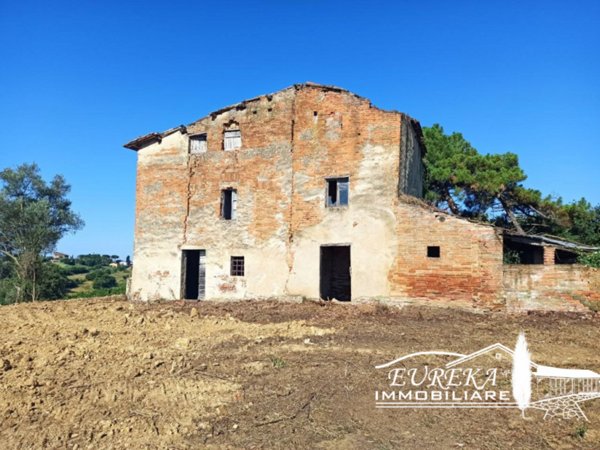 casa indipendente in vendita a Castiglione del Lago in zona Casamaggiore