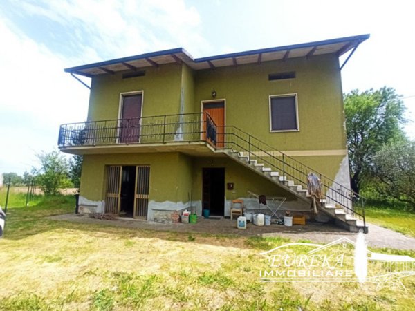 casa indipendente in vendita a Castiglione del Lago in zona Piana