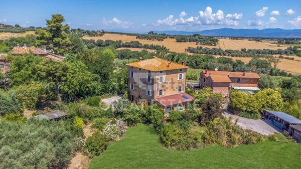 casa indipendente in vendita a Castiglione del Lago in zona Badia
