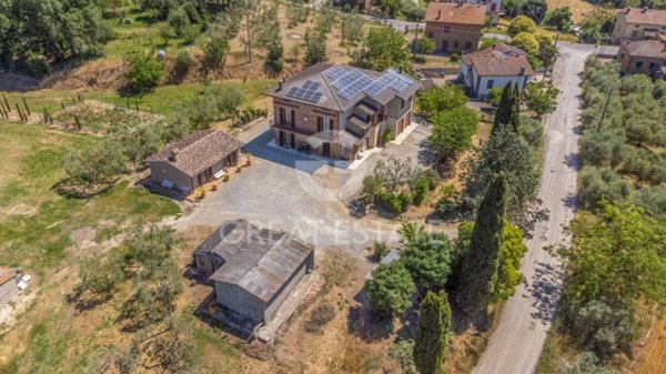 casa indipendente in vendita a Castiglione del Lago in zona Porto