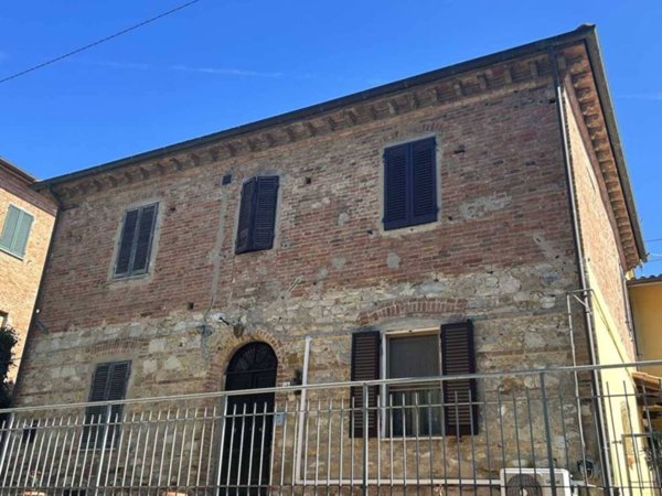 casa indipendente in vendita a Castiglione del Lago in zona Casamaggiore
