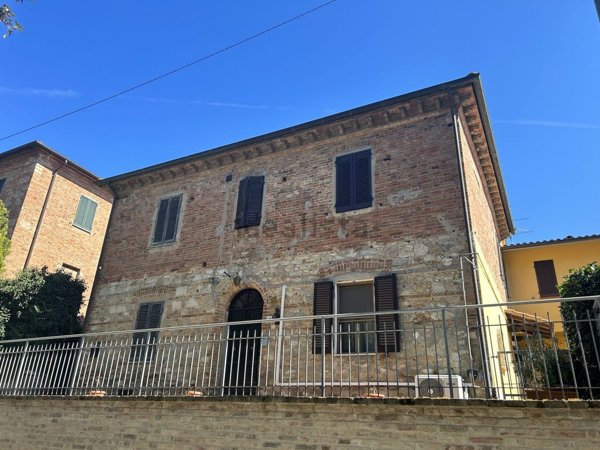 casa indipendente in vendita a Castiglione del Lago in zona Casamaggiore