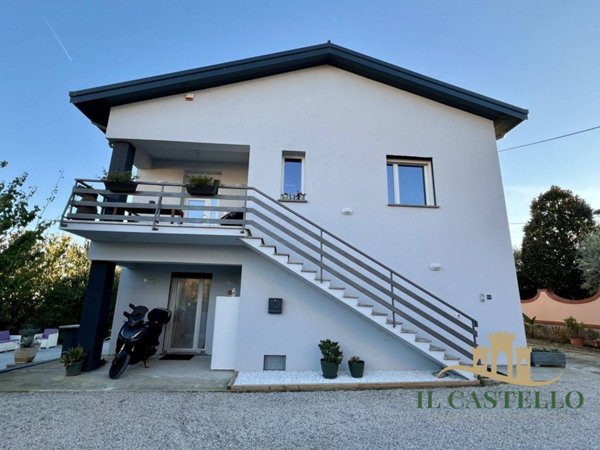 casa indipendente in vendita a Castiglione del Lago in zona Panicarola