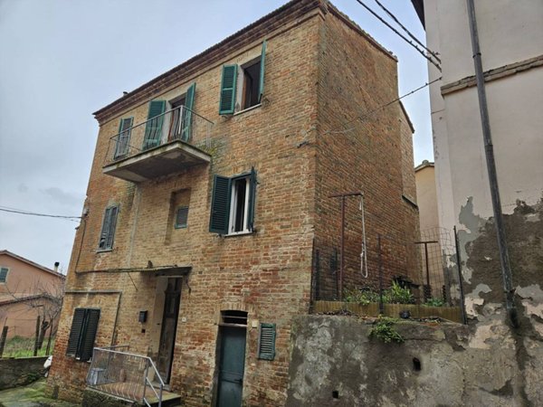 casa indipendente in vendita a Castiglione del Lago in zona Casamaggiore