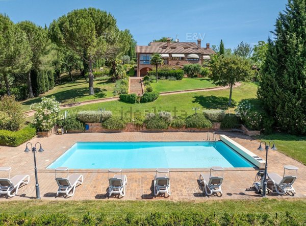 casa indipendente in vendita a Castiglione del Lago
