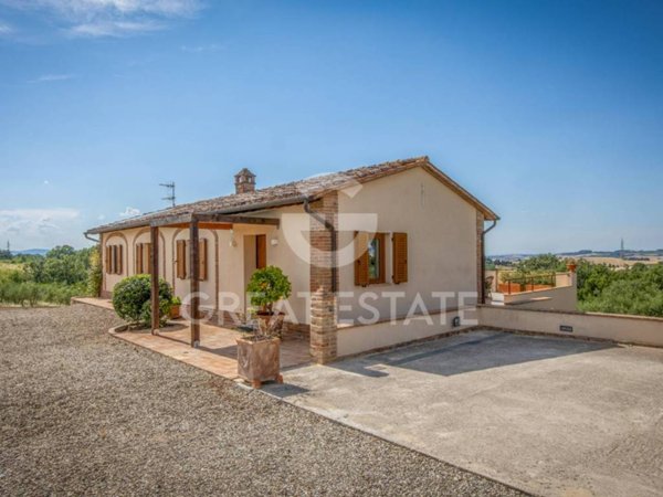 casa indipendente in vendita a Castiglione del Lago in zona Villastrada