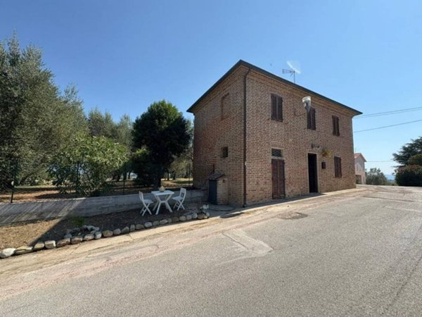 casa indipendente in vendita a Castiglione del Lago