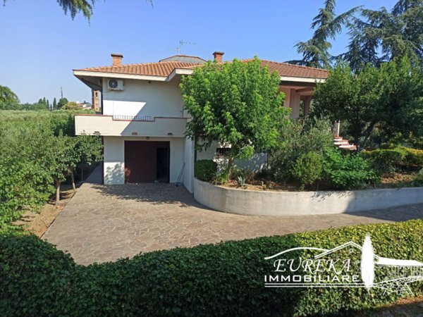 casa indipendente in vendita a Castiglione del Lago