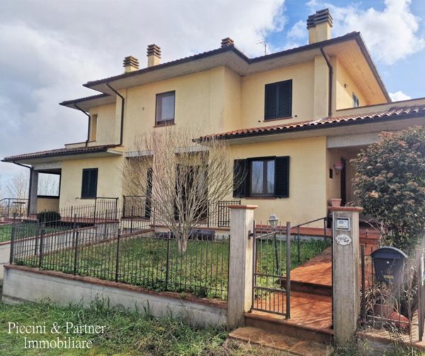 casa indipendente in vendita a Castiglione del Lago