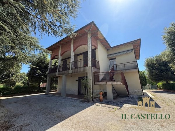 casa indipendente in vendita a Castiglione del Lago in zona Porto